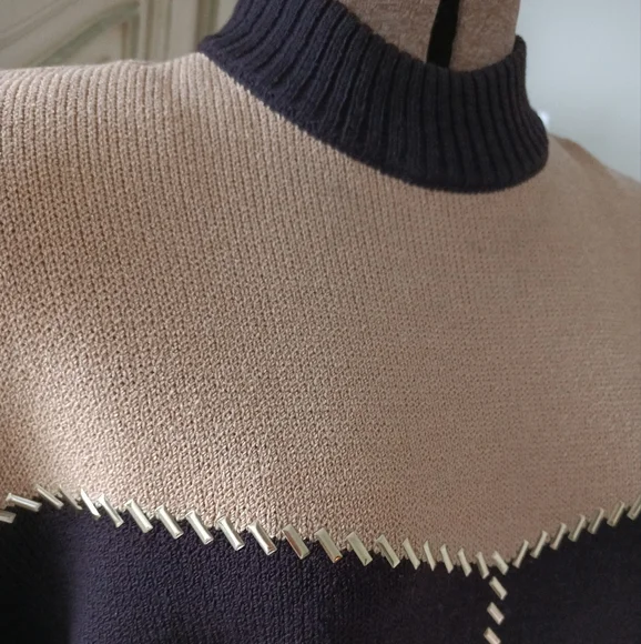 BEAUTIFUL "ST. JOHN COLLECTION" CHOCOLATE BROWN N TAN KNIT, SIDE ZIPPER SWEATER!